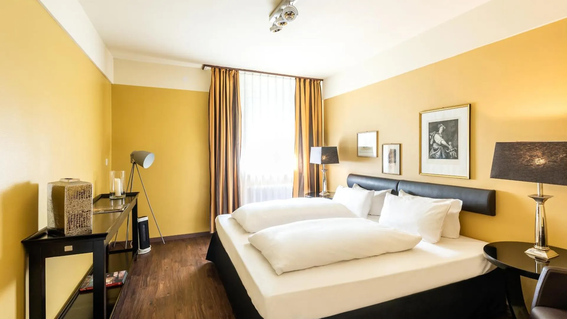 Hotel Wuerzburger Hof ****  Wurzburg
